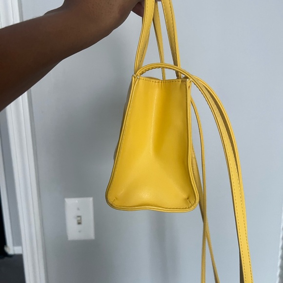 Yellow Authentic Telfar Bag - Used - Picture 7 of 9